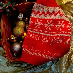 Christmas Sweater for small dog, by Martha Stewart pets, size medium 12-18 lbs.